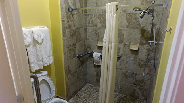 غرفة بسريرين كوين لذوي الإعاقة، Ramada By Wyndham Suites South Padre Island 4/4