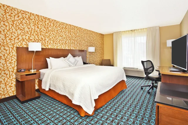 غرفة بسرير كينج لذوي الإعاقة، Fairfield Inn Suites Madison West Middleton 1/5