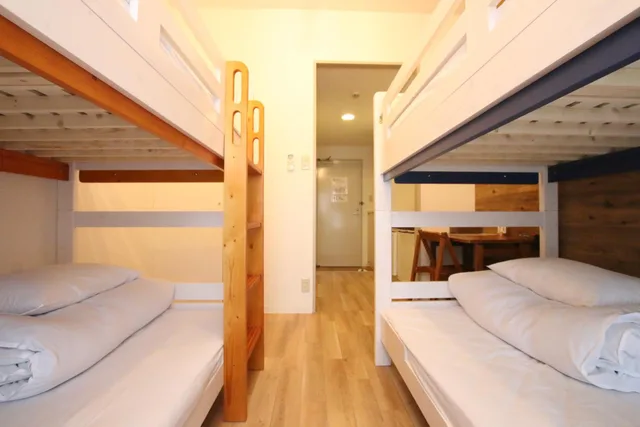 غرفة رباعية بحمام خاص بمطبخ صغير، 365Base Outdoor Hostel 1/1