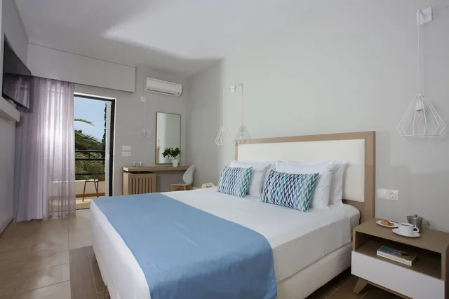 غرفة سوبيريور بسرير كينج بإطلالة على الحديقة، Paradise Hotel Corfu 1/3