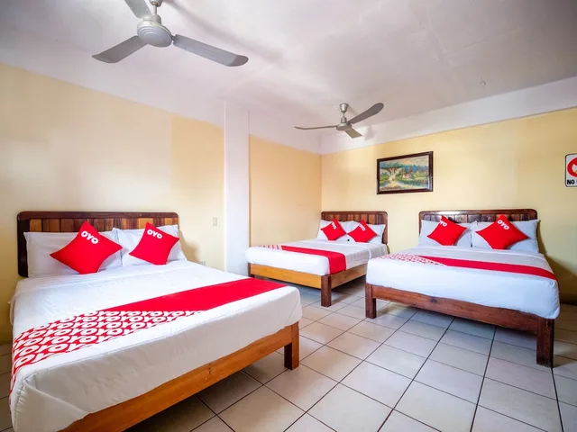 Standard, 3 Double Beds, OYO Hotel Betsua Vista Hermosa, Huatulco 3/8