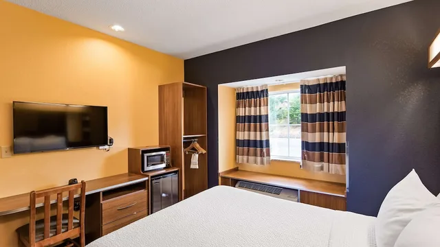 غرفة قياسية بسرير كوين، Surestay Plus Hotel By Best Western Keyser 5/9