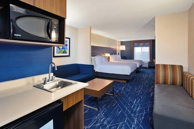 جناح بسريرين كوين مع أريكة، Holiday Inn Express Hotel Suites Auburn Hills 9/9