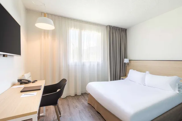 غرفة كومفورت بسرير كوين، Best Western Armor Park Dinan 2/3