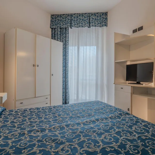 غرفة ثلاثية بإطلالة جزئية على البحر، Hotel 2000 6/7