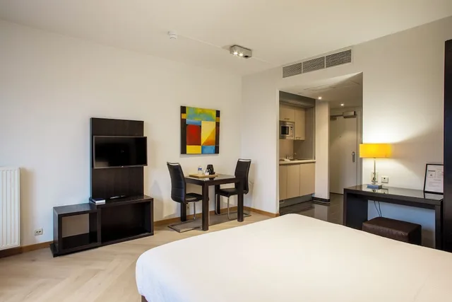 Deluxe, King Bed, Diamant Suites Brussels EU 5/9