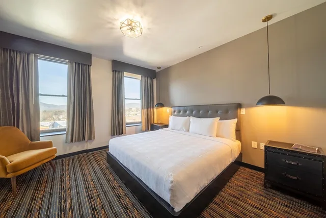 غرفة قياسية بسرير كينج، Tygart Hotel, Ascend Hotel Collection Elkins WV 3/10