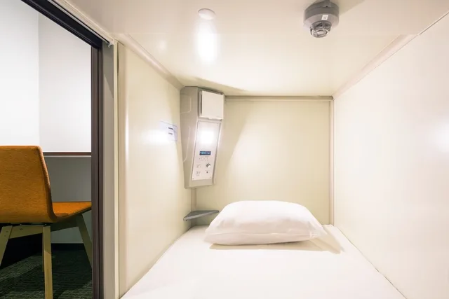 Private, Single Bed, Ladies Floor، Capsule Hotel CUBE 2/3