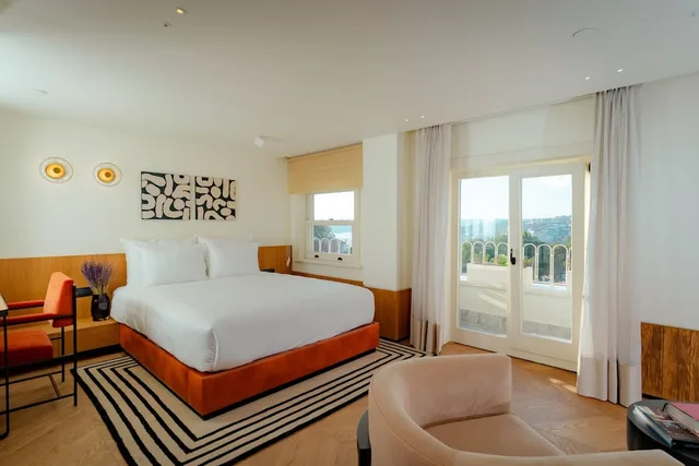 غرفة ديلوكس بسرير مزدوج بإطلالة على البحر بشرفة، The Gift Hotel 2/6