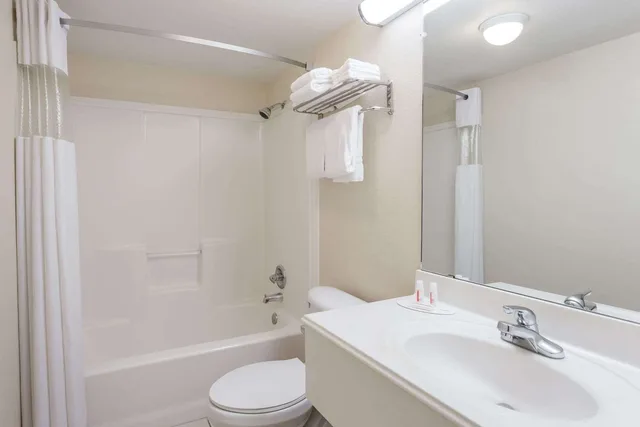 جناح بسرير كينج، Knights Inn Franklin Ave Waco 2/2
