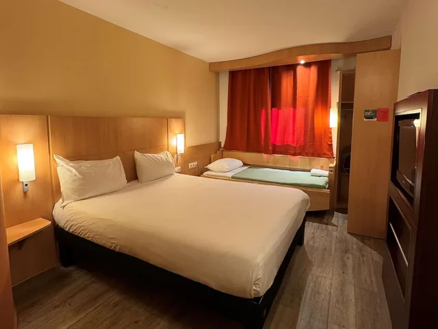 غرفة قياسية بسرير مزدوج وسرير فردي، Ibis Istres Trigance 2/5