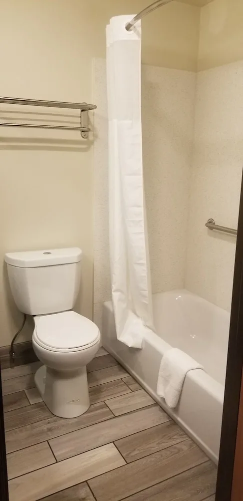 Room, 2 Queen Beds, Accessible, Quality Inn Downtown Convention Center 6/6