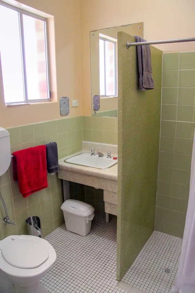 غرفة قياسية بسرير كوين وسرير فردي، Pampas Motel 3/3