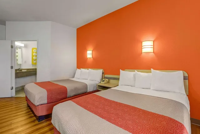 غرفة بسريرين مزدوجين للمدخنين، Howard Johnson by Wyndham Lemoore 2/6