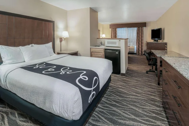 جناح استوديو بسرير كينج، La Quinta Inn & Suites by Wyndham Belgrade - Bozeman Airport 1/2