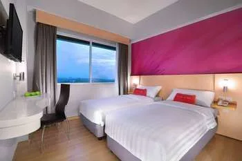 غرفة قياسية بإطلالة على المسبح للمدخنين، favehotel Jababeka Cikarang 2/2