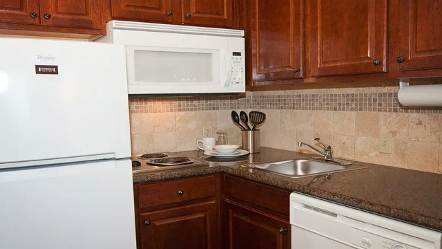 استوديو بسرير كوين، Staybridge Suites Wichita 3/3
