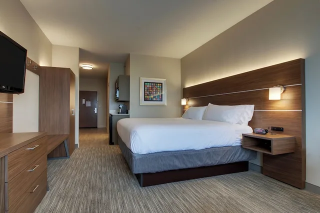 غرفة قياسية بسرير كينج، Holiday Inn Express Hotel & Suites Vernon College Area (HWY 287) 2/6