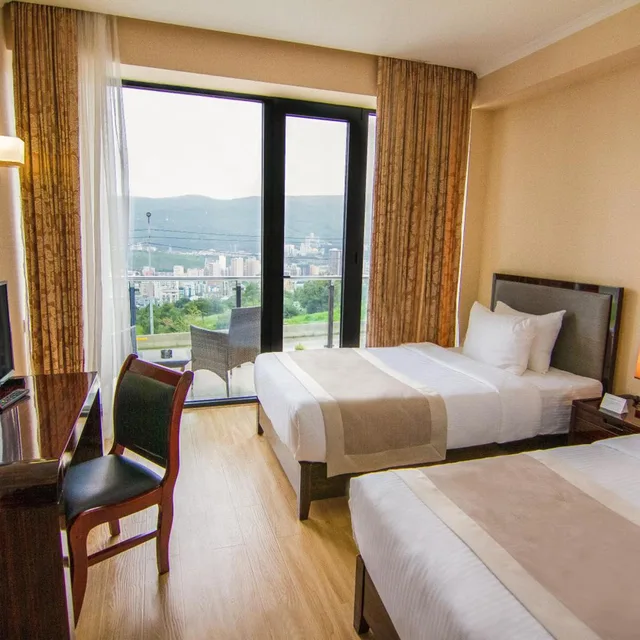 غرفة بسريرين منفصلين بإطلالة على المدينة، Lisi Hills Hotel 1/10