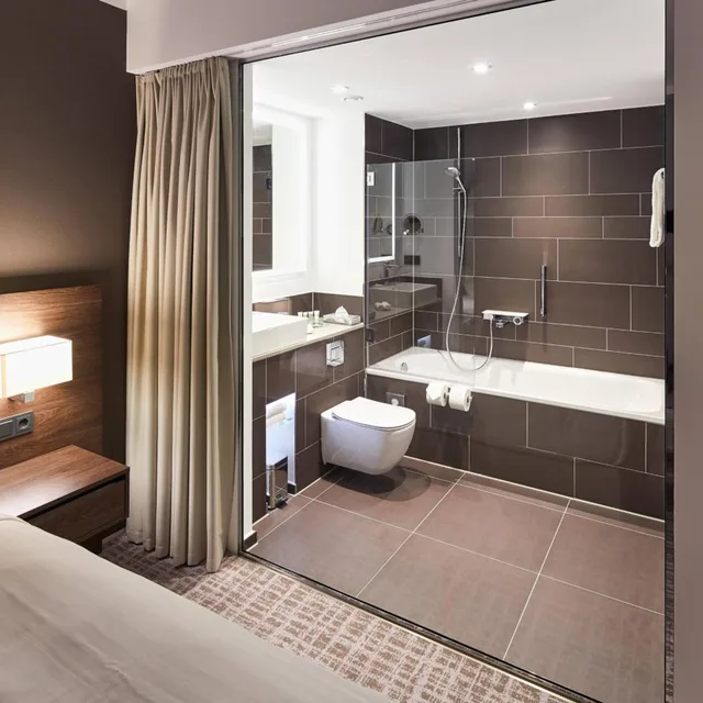 غرفة قياسية بسرير كينج بإطلالة على البحيرة، Courtyard Wolfsburg 10/10