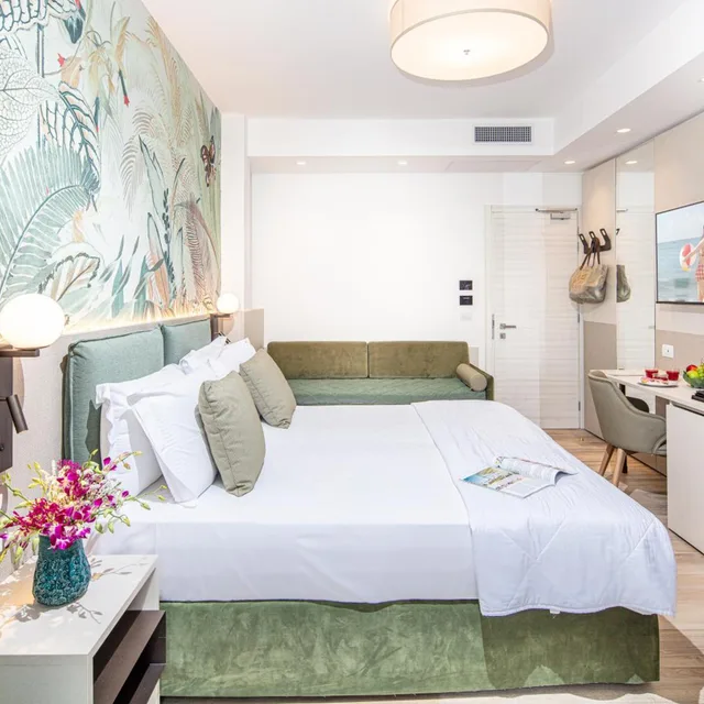 Room, Triple, Life Hotel 10/10