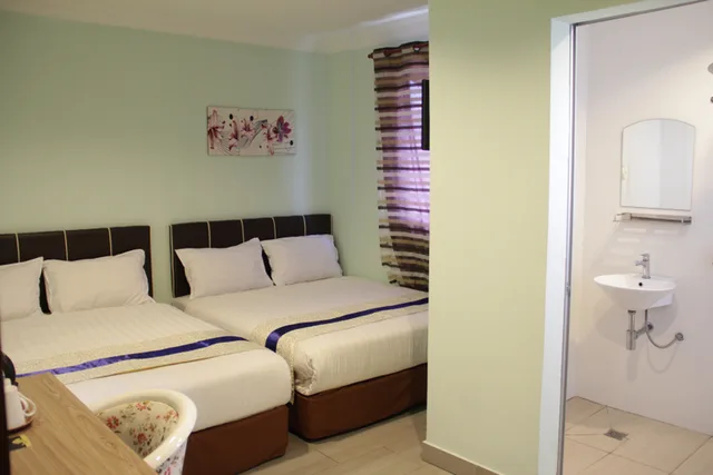 جناح عائلي، Summer Hotel 1/4