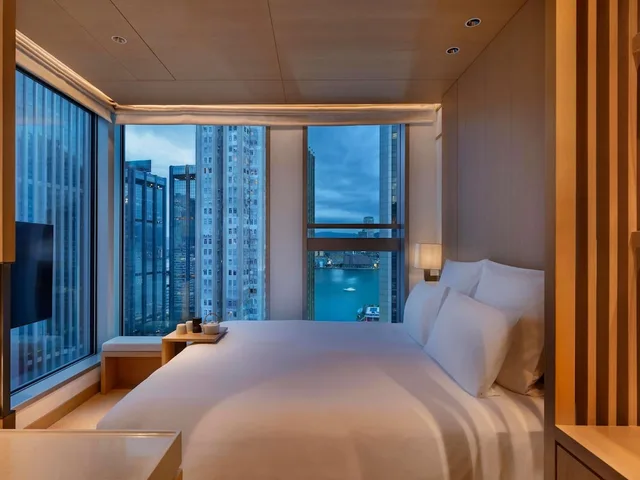 Superior, King Bed, Harbour Side، AKI Hotel Hong Kong - MGallery Collection 2/4