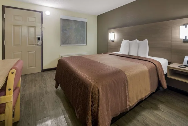غرفة بسرير كوين، Rodeway Inn Ardmore I-65 2/3
