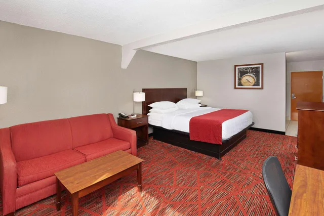 Room, King Bed, Sofa, Ramada By Wyndham Bowling Green 1/3