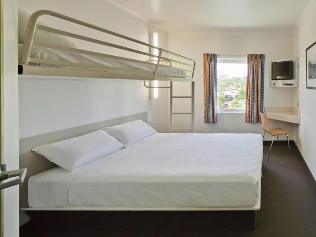 غرفة بسرير بطابقين وسرير كوين، Ibis Budget Coffs Harbour 6/20