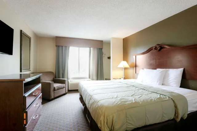 جناح بسرير كينج، Copley Inn & Suites By OYO Akron OH 2/4