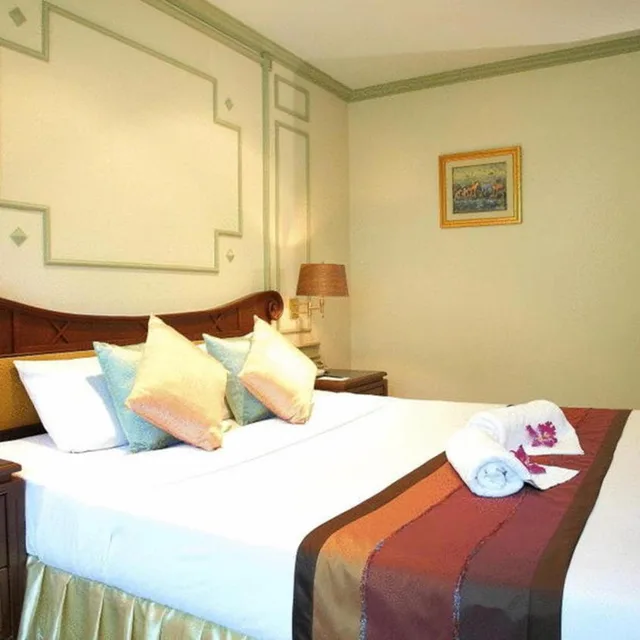 Run of House, Majestic Suites 1/9