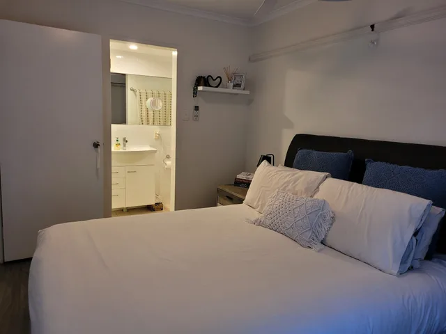 Signature, Apartment, Queen and Twin Beds, The Oasis Apartments and Treetop Houses 1/3
