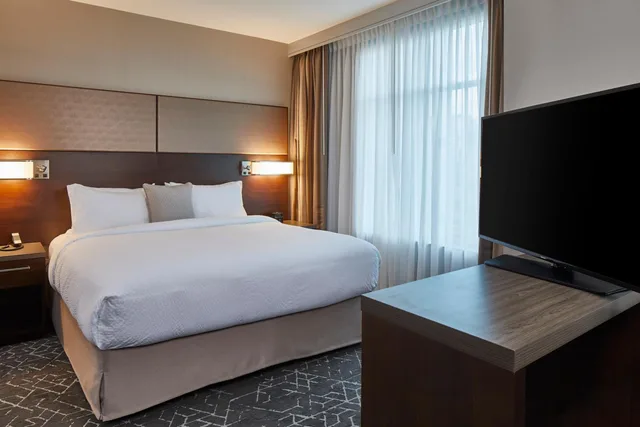 استوديو بسرير كينج مع أريكة بحوض استحمام لذوي الإعاقة، Residence Inn by Marriott Nashville Downtown/Convention Center 4/8