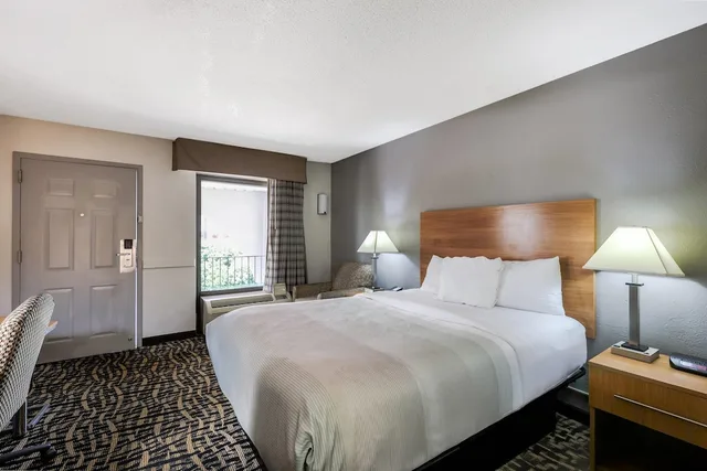 غرفة قياسية بسرير كوين، Quality Inn Bowling Green South 2/10