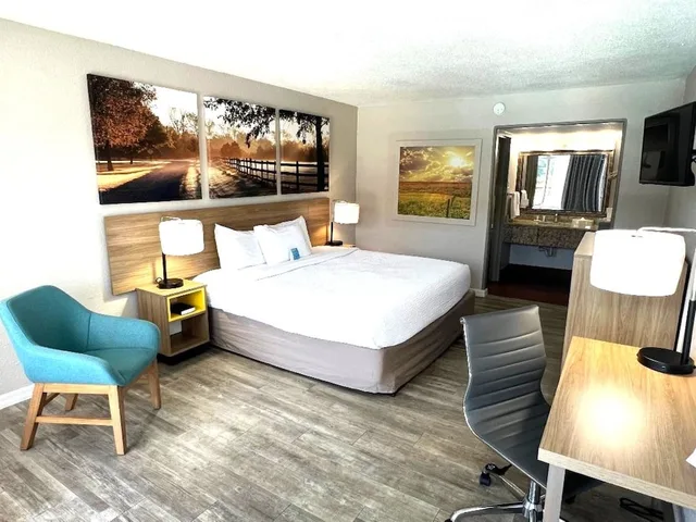 Economy, King Bed, Accessible, Days Inn by Wyndham Wildwood I-75 1/4
