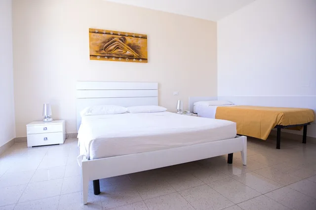 غرفة ثلاثية بسرير كينج وسرير فردي بإطلالة على البحر بحمام خاص، Donnosanto Hotel 3/4
