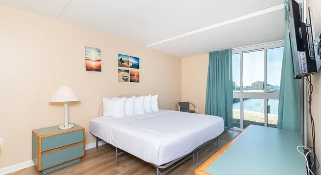 2 Bedrooms, Condo, Premium, 2 Double Beds, King Bed, Bay View, Sofa, Patio، Bay Club Resort 2/5