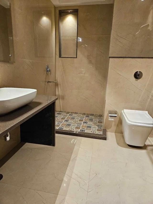 غرفة تنفيذية بسرير كينج، Four Leaf Hotel Akosha 4/5