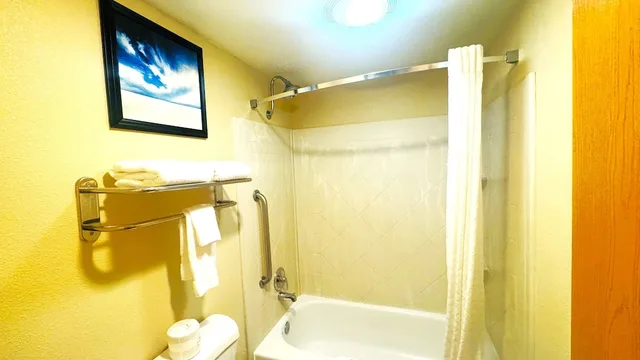 جناح بسرير كينج مع أريكة، Comfort Inn Downtown Salt Lake City, UT 5/8