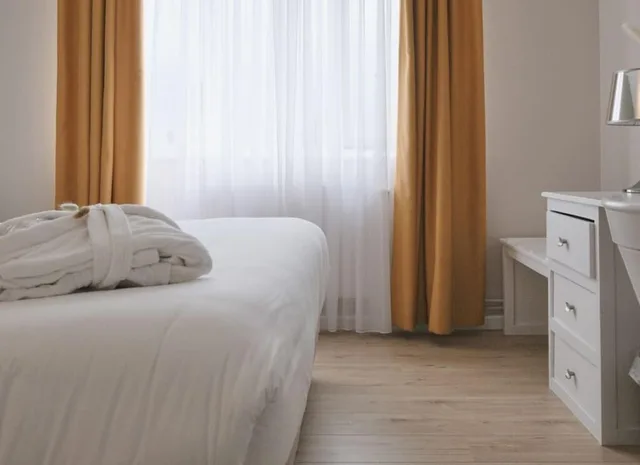 غرفة كلاسيكية بسرير كوين، Le Royal Picardie, BW Signature Collection 2/4