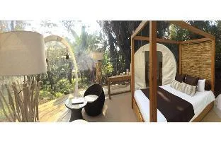 Double Bed, Bubble Lodge Bois Cheri 1/1