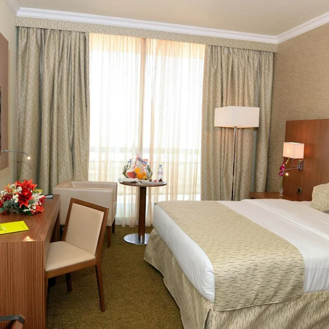 غرفة بسرير كوين بشرفة، Treffen House Doha next to Msheireb Metro Station and Souq Waqif 3/5