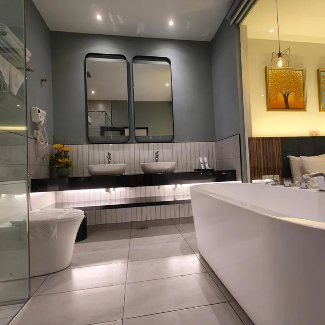 غرفة بسرير كينج بجاكوزي، Asiatic Hotel 8/9