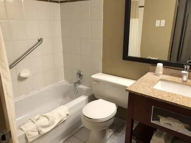 Room, King Bed, Days Inn by Wyndham Terrace 5/7