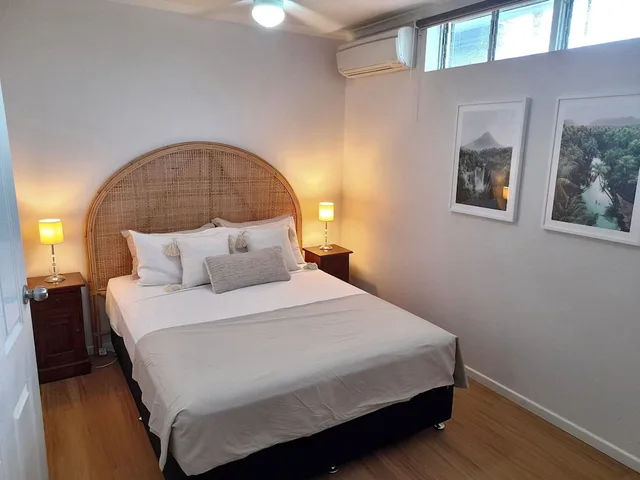 شقة بإطلالة على المسبح بغرفتي نوم، Airlie Apartments 1/3