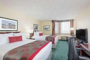 جناح بسريرين كوين، Divya Sutra Plaza and Conference Centre Calgary Airport 1/1