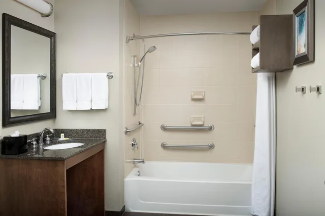 جناح بغرفتي نوم لذوي الإعاقة، Staybridge Suites Greenville I-85 Woodruff Road 4/5