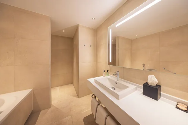 غرفة ديلوكس ثلاثية بسرير كينج وسرير فردي، Van der Valk Hotel A4 Schiphol 4/4