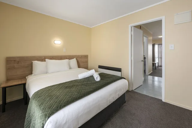 1 Bedroom, Upstairs, 1 Double and 1 Single Bed, Fenton Court Motel 1/6